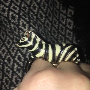 Ring zebra enamel and metal blk and white.